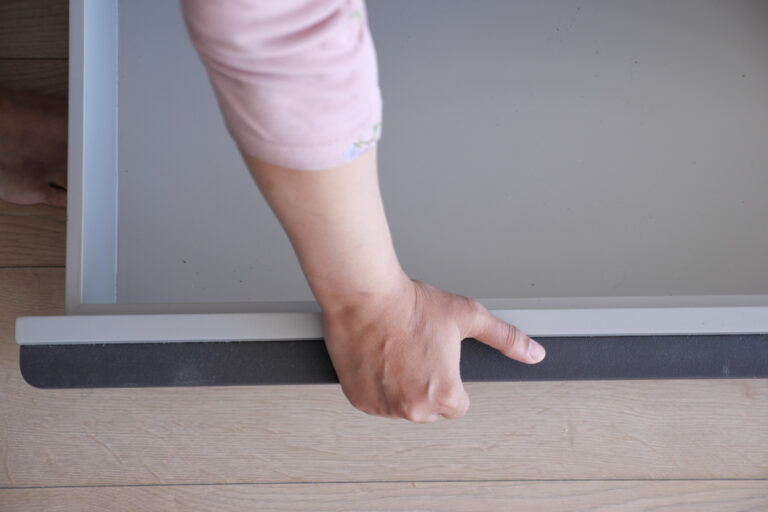 Bas de porte isolant : une solution simple et efficace