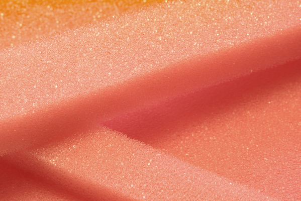 Mousse isolante sous forme de panneaux semi-rigides.