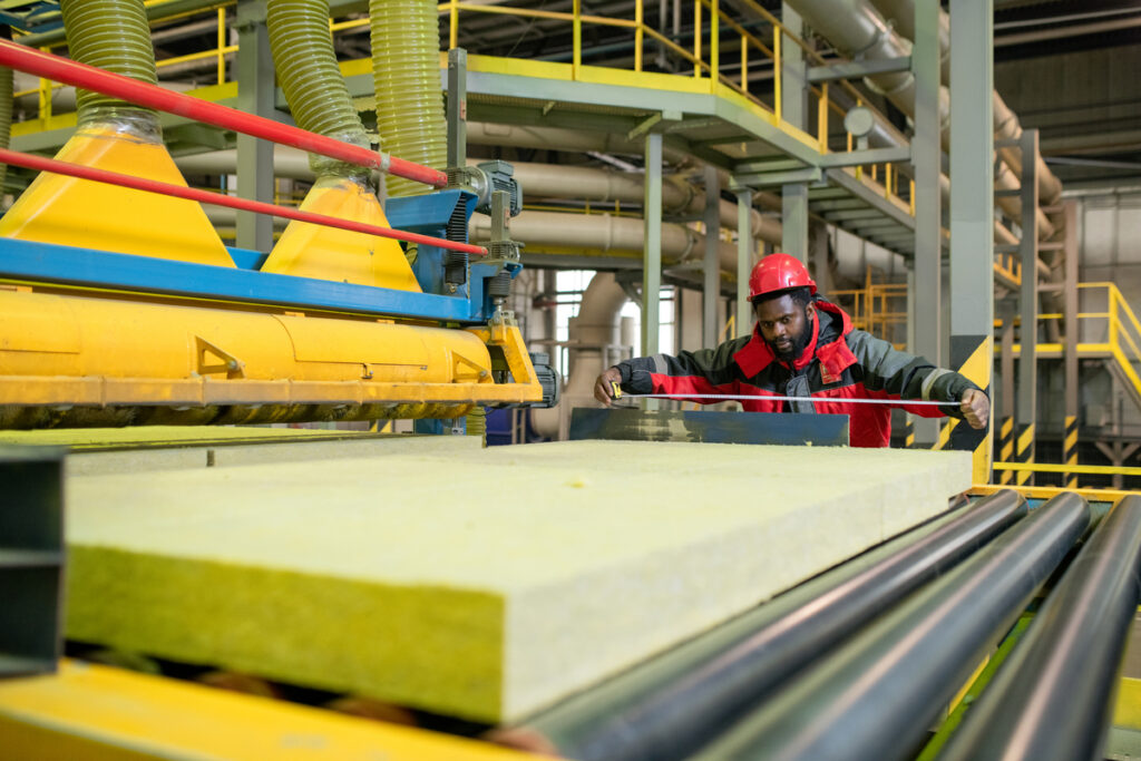 Fabrication d'un panneau isolant.