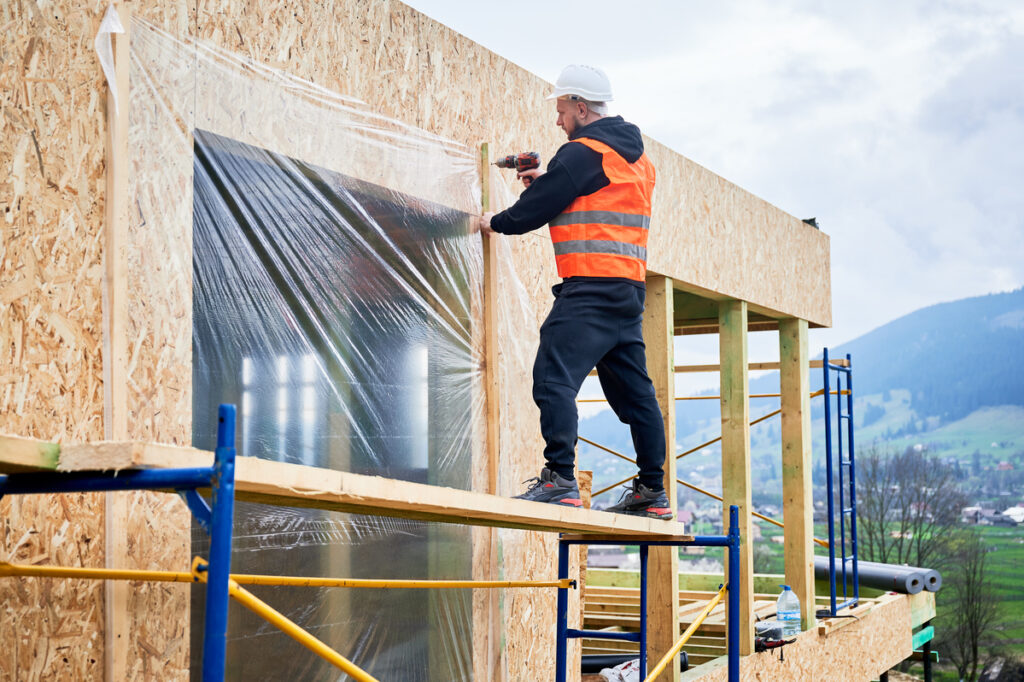 Mise en place des équipements et début des travaux après devis isolation exterieur.